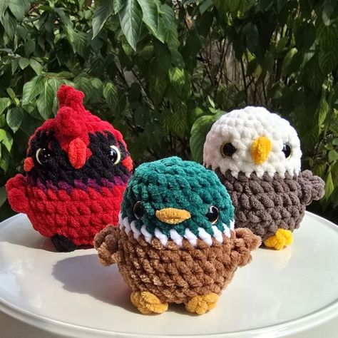 I just adore Cardinal's, they are beautiful. pattern by: @anniecarrawayart Crochet Cardinal Pattern Free, Cardinal Crochet Pattern Free, Cardinal Crochet, Crochet Cardinal, Animal Plushies, Red Cardinal, Toy Pattern, Crochet Toys Patterns, Crochet Toy