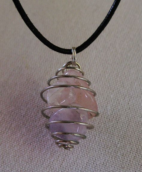 Handmade Amethyst, Rose Quartz and Clear Quartz Crystals Wire Cage Necklace via Audi Cristal Necklace Diy, How To Make Crystal Necklace, Cristal Necklaces, Quartz Necklace Diy, Wire Crystal Necklace, Crystal Necklace Aesthetic, Crystal Cage Necklace, Crystal Neckalce, Crystal Necklace Diy