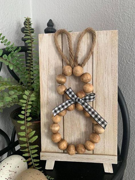 Decor With Wooden Beads, Bead Bunny, Easter Home Decor Ideas, Beaded Bunny, Easter Crafts Dollar Store, Easter Craft Projects, Bunny Sign, Easter Wood Crafts, Spool Crafts