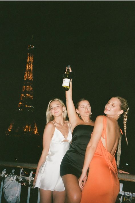 European Summer Night Out, European Summer Party Aesthetic, Going Out In Europe Outfits, Clubbing In Spain Outfit, Spain Club Outfit, Clubbing In Europe Outfits, European Bachelorette, Clubbing In Italy, European Going Out Outfit