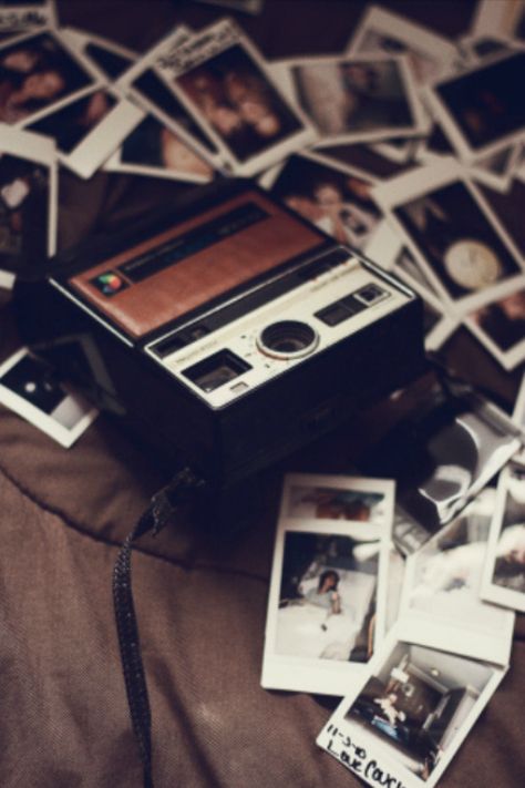 ‟ιт'ѕ тιмe тo вe an everyday нero.‟ Fotocamere Vintage, Camera Polaroid, Photo Polaroid, Fotografi Vintage, Polaroid Camera, Polaroid Pictures, Old Camera, Instant Camera, Vintage Cameras