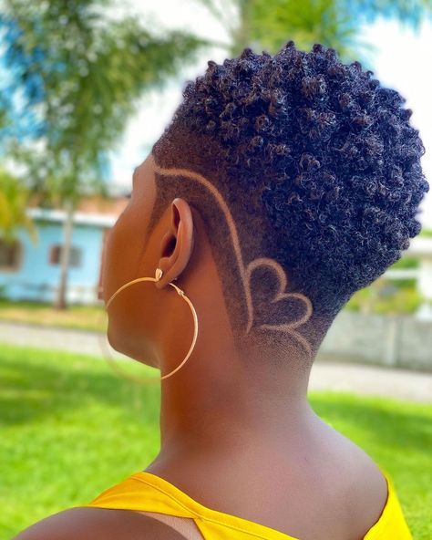 Tapered Haircut For Women, Natural Hair Haircuts, Cabello Afro Natural, Short Hair Designs, Short Shaved Hairstyles, Shaved Side Hairstyles, Shaved Hair Designs, Tapered Natural Hair, Natural Hair Cuts