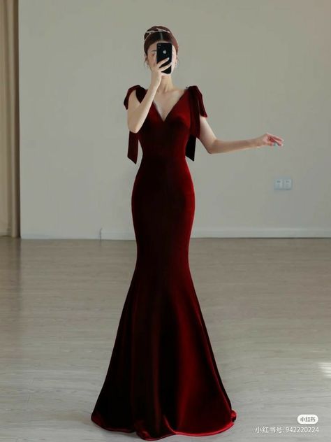 Red Velvet Evening Gown, Red Dress Classy Elegant Long, Dinner Dresses Classy Elegant Long, Dark Red Gown, Red Velvet Dress Long, Vestidos Color Vino, Dresses Long Elegant, Elegant Red Dress, Dinner Gowns