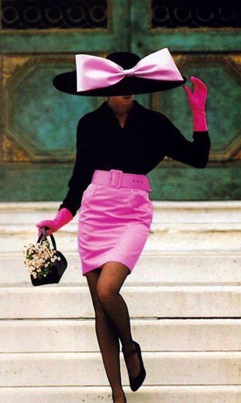 Love this 😍 Gilles Bensimon, 80s And 90s Fashion, Elle Magazine, 1980s Fashion, Cat Walk, Moda Vintage, Pink Skirt, Compass Tattoo, Mode Vintage