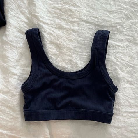 Alo sports bra Sports Bra Aesthetic, Aesthetic Sports, Cute Sports Bra, Working Out Outfits, Workout Fits, Clothing Hacks, Yoga Tops, Teenage Fashion Outfits, Alo Yoga