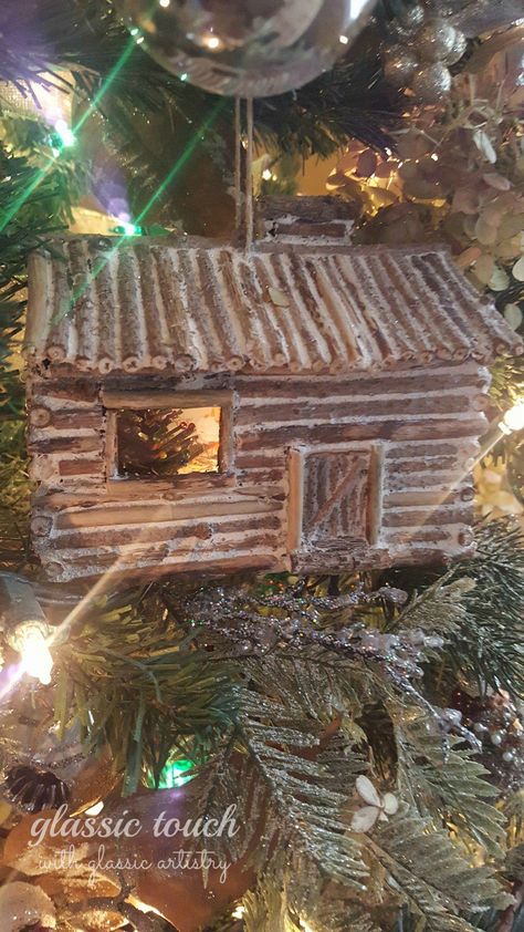 Log Cabin Christmas Tree, Miniature Log Cabin, Log Cabin Craft, Cabin Christmas Tree, Country Ornaments, Diy Log Cabin, Log Cabin Christmas, Outdoors Ideas, Cabin Crafts