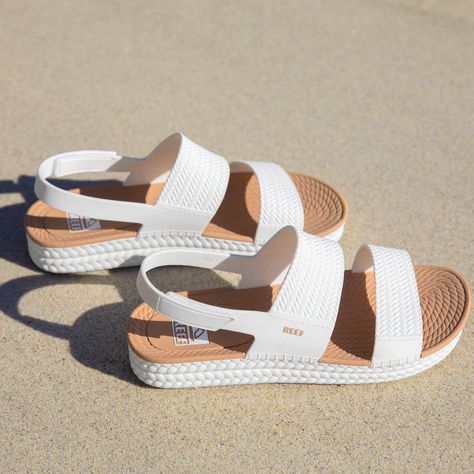 Reef Sandals Women, Cute Comfy Sandals, Waterproof Sandals Womens, Sandals For Europe Travel, Best Travel Sandals For Women, Italy Shoes Women, Cute Beach Sandals, Reef Sandals Women Outfit, Cute Beach Shoes