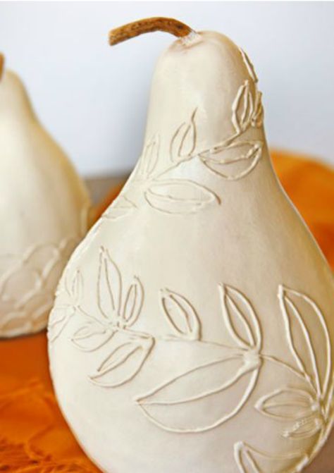 Gourds Diy, Halloween Craft Ideas, Gorgeous Gourds, Diy Glue, Fall Centerpieces, Gourds Birdhouse, Decorative Gourds, Hand Painted Gourds, Traditional Look