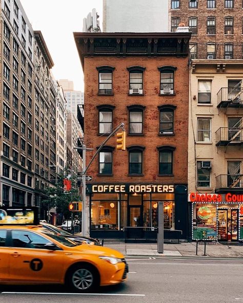 Nyc Brownstone, Nyc Coffee, New York Coffee, San Myshuno, New York Buildings, Apartment Exterior, Building Aesthetic, Voyage New York, New York Architecture