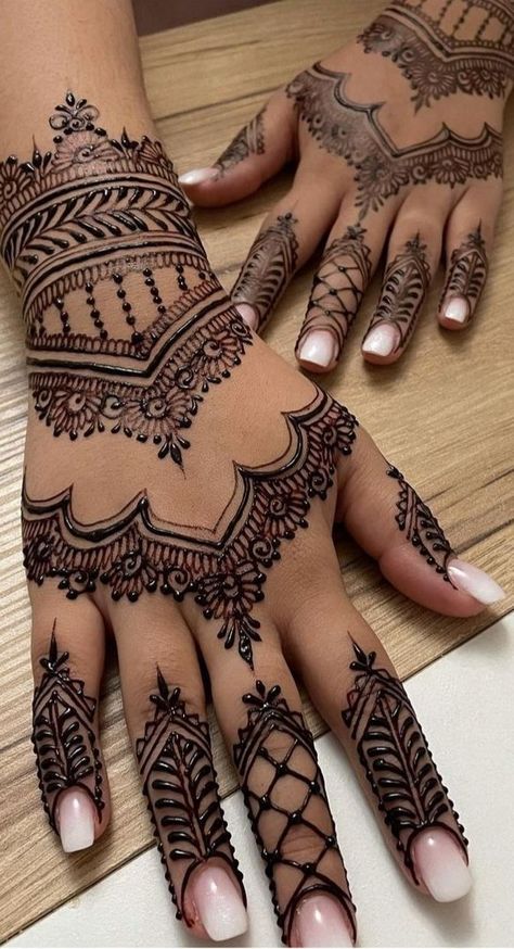 Henna Designs Simple, Henna Designs Back, Henna Flower Designs, Cute Henna Designs, Inai Pengantin, Henna Style Tattoos, Henna Inspired Tattoos, Tato Henna, Finger Henna Designs