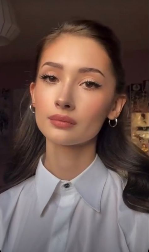 Corporate Makeup Classy, Academic Makeup, Soft Focus Makeup, Business Professional Makeup, Classical Makeup, Office Makeup Looks Classy, Business Women Makeup, Modern Vintage Makeup, Audrey Hepburn Makeup Look