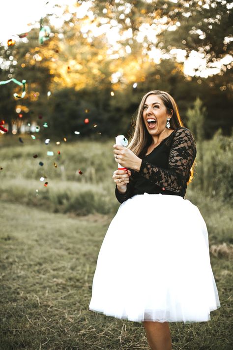 Birthday Shoot Outdoor, Outdoor Birthday Shoot Ideas For Women, Birthday Outdoor Photoshoot Ideas, Birthday Shoot Ideas Outdoor, 18th Birthday Photoshoot Ideas Outdoors, Outdoor Birthday Photoshoot, Birthday Photoshoot Outdoor, 30th Birthday Photoshoot Outdoors, Confetti Cannon Photoshoot