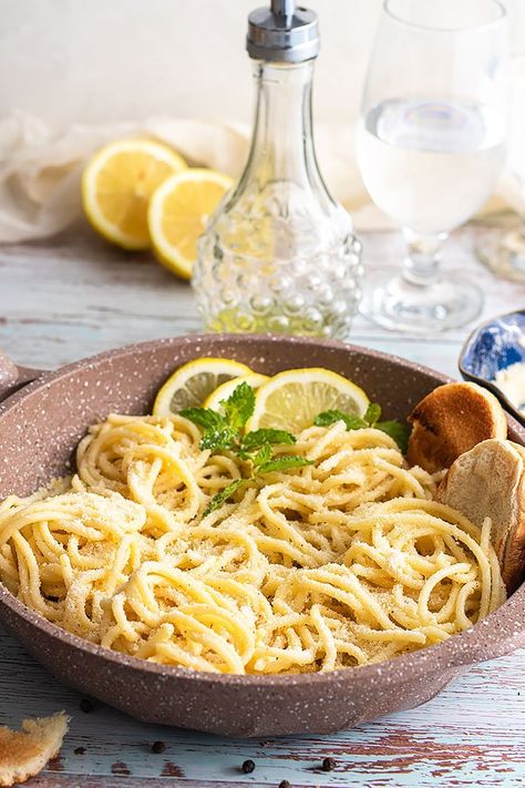 Lemon Pasta Recipe, Pasta With Lemon Sauce, Creamy Lemon Pasta, Aglio E Olio Recipe, Pasta With Lemon, Lemon Pasta Recipes, Lemon Spaghetti, Lemon Garlic Pasta, Lemon Pesto