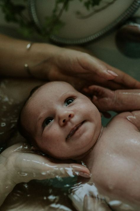 Wanda was born in water, she loves being bathed. And being close to mummy ❤️ Newborn Bath, Natural Newborn, Water Birth, London Photographer, Newborn Lifestyle, Ideas Family, Photographing Babies, Mother And Baby, She Loves