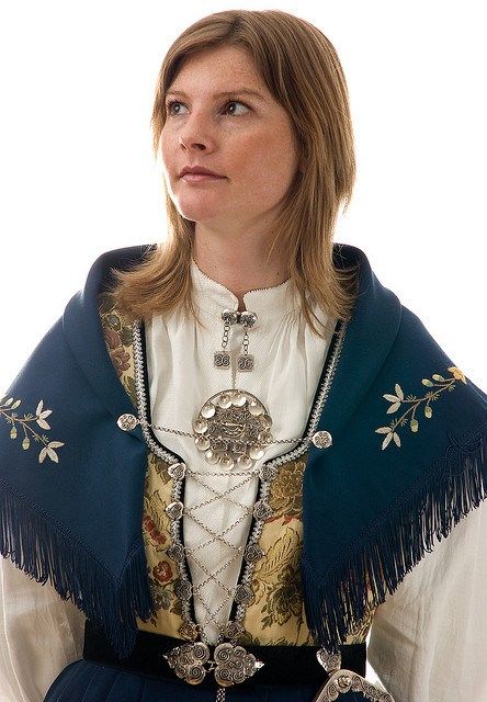 Nordic Clothing, Norwegian Clothing, Norwegian Bunad, Scandinavian Costume, Folklore Fashion, Norwegian Style, Costumes Around The World, Folk Clothing, National Costume