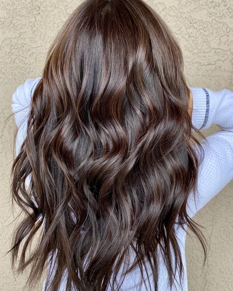 Hair Color 2023 Trends Brunette Summer, Chocolate Summer Hair, Redken Balayage Brunettes, Chocolate Brown Hair Colour Ideas, Expensive Brunette Hair Color Trend, Quiet Luxury Hair Color, Expensive Burnett Hair, Expensive Brunette Hair Color 2023, Expensive Brunette 2023