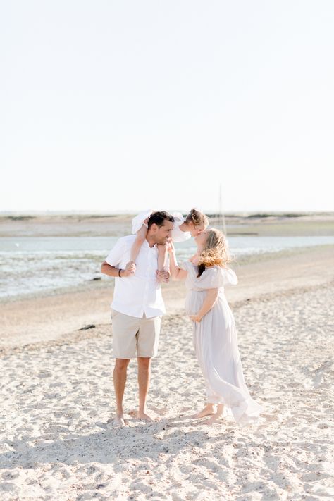 Beach Family Maternity Photos, Beach Maternity Photos Family, Pregnancy Photoshoot Beach, Maternity Shoot Beach, Beach Photoshoot Family, Cupcake Photography, Baby Bump Photoshoot, Family Maternity Pictures, Pregnancy Photo Shoot