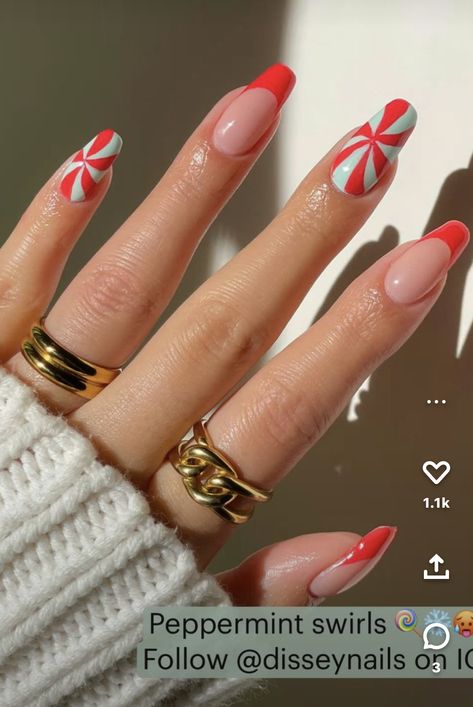 Peppermint Nails, Gold Nail Designs, Red Christmas Nails, Christmas Nails Acrylic, Xmas Nails, Cute Nail Designs, Gold Nails, Mani Pedi, Holiday Nails