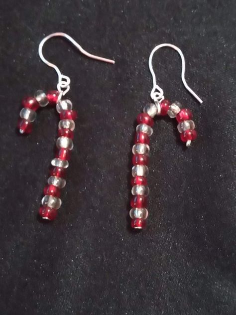 Christmas Bead Jewelry Ideas, Diy Xmas Jewelry, Christmas Beading Patterns Free, Christmas Jewellery Ideas, Christmas Necklace Ideas, Christmas Diy Earrings, Handmade Christmas Earrings, Christmas Earring Ideas, Christmas Beaded Jewelry