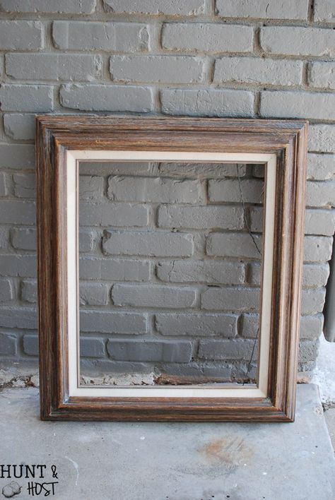 Tips for easy DIY art you can freshen up your old picture frames with! Two ideas for DIY artwork on a budget. Refinish Picture Frames, Frames Without Glass Ideas, Picture Frame Redo, Refinish Frames, Paint Picture Frames Diy, Empty Frames On Wall Decor Ideas, Old Frames Ideas Wall Art, Large Picture Frame Ideas, Old Picture Frame Ideas