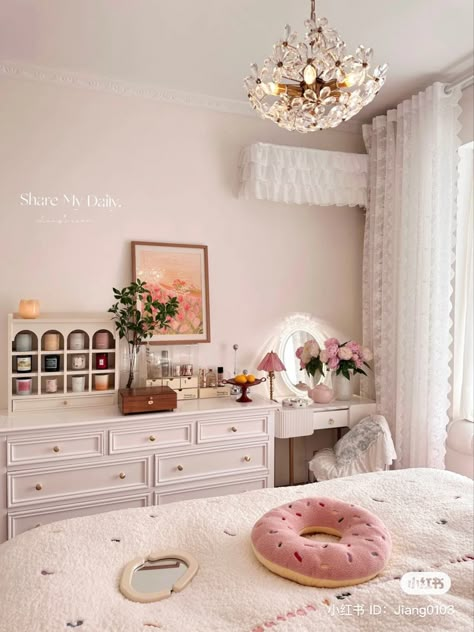 Romantic Room Color Scheme, Neutral Pink Room Aesthetic, Cozy Girly Bedroom Aesthetic, Soft Girly Room Aesthetic, Pink And Cream Bedroom Aesthetic, Simple Feminine Bedroom, Pink Academia Room, Classy Pink Bedroom, Clean Pink Room