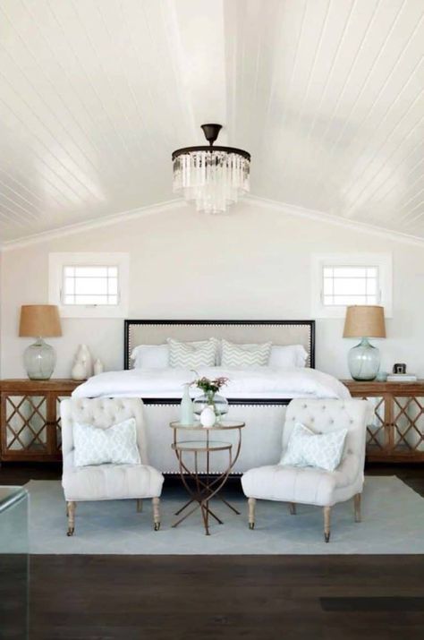 33 Stunning master bedroom retreats with vaulted ceilings Beach House Bedroom, Coastal Living Rooms, Coastal Bedrooms, Coastal Bedroom, Bedroom Retreat, Couple Bedroom, Master Bedrooms Decor, Bedroom Styles, Vaulted Ceiling