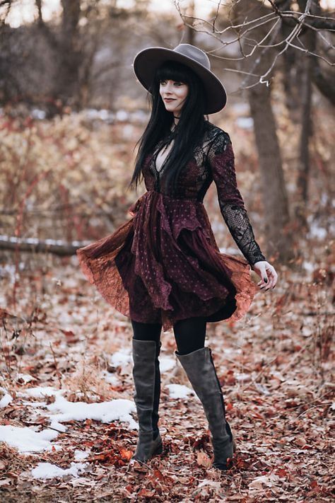 Witch Aesthetic Outfit, Modern Witch Fashion, Witchy Outfits, Boho Goth, Hipster Grunge, Winter Fashion Boots, Witch Fashion, Witchy Fashion