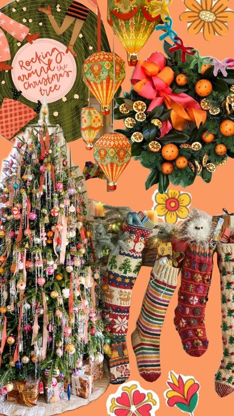 Maximalist Christmas Aesthetic, Christmas Maximalist Decor, Christmas Tree Paper Chain Garland, Whimsical Christmas Aesthetic, Retro Christmas Mantle Ideas, Christmas Deco Ideas Diy, Kitsch Christmas Decorations, Retro Christmas Tree Vintage Style, Kitsch Christmas Tree