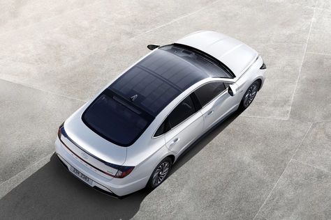 Hyundai gets its solar roof to market atop the Sonata Hybrid 8/5/19 Polo Volkswagen, Solar Powered Cars, Motor Listrik, Solar Panels Roof, Solar Car, Hyundai Motor, New Hyundai, Bmw I3, Solar Roof