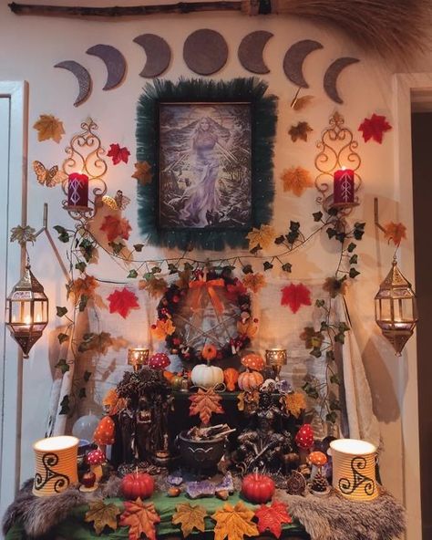 Wiccan Fall Decor, Fall Altar Decorations, Fall Equinox Decorations, Autumn Equinox Decorations, Mabon Altar Decorations, Witchy Autumn Decor, Mabon Decorations Diy, Autumn Alter, September Witchcraft