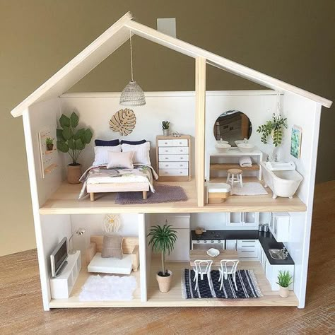 Casita de muñecas de estilo boho chic Dollhouse For Barbie Dolls, Ikea Barbie House, Diy Doll House Ideas, Doll House Miniatures Diy, Dolls House Furniture Diy, Barbie Dollhouse Diy, Ikea Doll House, Barbie House Diy, Diy Doll Furniture