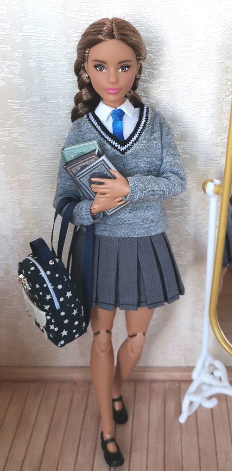 Barbie School Outfit, Barbie Doll Photography, Barbie Shots, Pregnant Barbie, Chubby Boy, Barbies Pics, Play Barbie, Barbie Fashionista Dolls, Barbie Doll Accessories