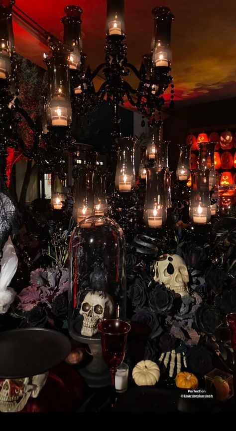 Kylie Jenner Halloween Party, Kardashian Halloween, Hosting Halloween, Halloween Ends, Khloe Kardashian Tristan Thompson, Boo Bash, Khloe Kardashian And Tristan, Dream Kardashian, Halloween Board