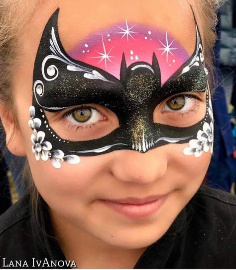 Batgirl Face Paint, Batman Face Paint, Superhero Face Painting, Batman Face, Bodysuit Tattoos, Face Painting Tips, Face Painting For Boys, Girl Face Painting, Face Painting Tutorials