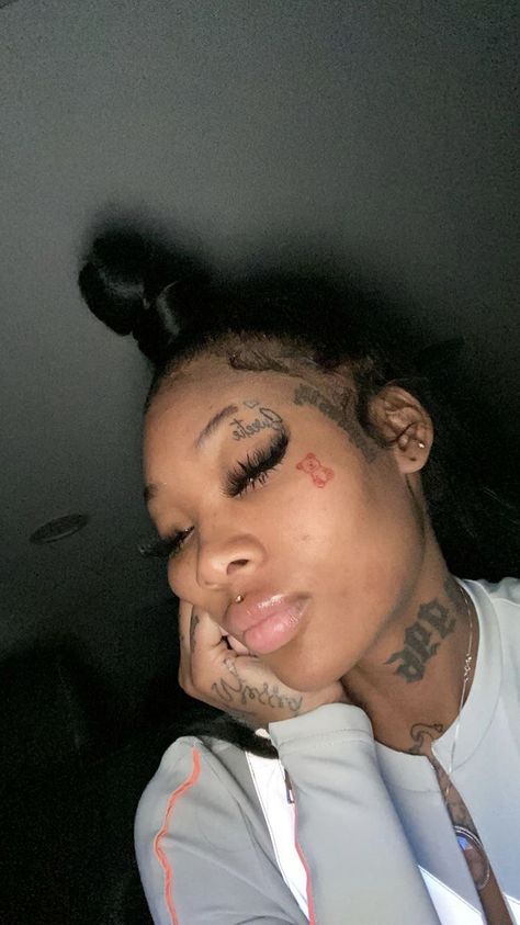 Summer Walker Face Tattoo, Cute Female Face Tattoos, Baddie Face Tattoos, Female Face Tattoo Ideas, Tatted Baddies, Female Face Tattoo, Baddie Tattoo Ideas Female, Small Face Tattoos, Unique Tattoos Black Women