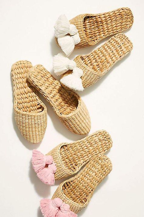 Straw Slippers, Straw Shoes, Free People Store, Designer Slippers, Beach Slippers, Beach Casual, Casual Slippers, House Slippers, Womens Slippers