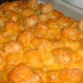 Tater Tot Casserole Vegetarian, Cheesy Tater Tot Casserole, Tot Casserole Recipes, Casserole Vegetarian, Cheesy Tater Tots, Tater Tot Casserole Recipe, Crockpot Recipes Ground Beef, Tater Tot Recipes, Crockpot Recipes Chicken