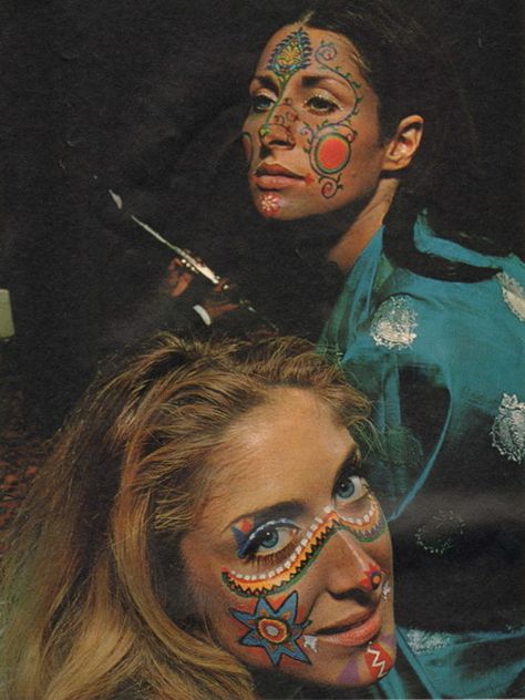 Hippy Makeup Looks 60s, 60s Body Painting, Hippie Face Paint, 70s Psychadelic Art, Psychedelique Art 1960s, 60s Fashion Hippie, Fashion 60s, 70s Fashion Hippie, Hippies 1960s