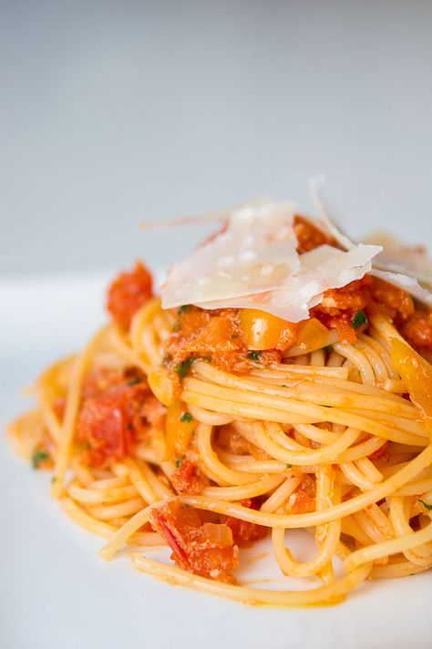 Crab Tomato Pasta Crab Meat Pasta, Pasta With Fresh Tomatoes, Crab Pasta Recipes, Pasta Tomato Sauce, Tomato Sauce Pasta, Pasta Tomato, Crab Pasta, Pbs Food, Meat Pasta