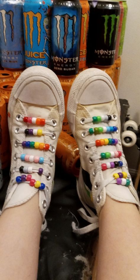 White Converse With Beads On Laces, Custom Dsmp Shoes, Pride Beads On Shoelaces, Shoelace Bead Ideas, Diy Custom Converse Ideas, Pride Shoes Diy, Shoe Chains Diy, Shoes With Beads On Laces, Beaded Laces On Shoes