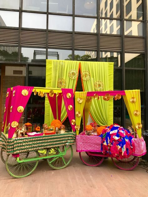 Rajasthani Theme, Stall Decorations, Wedding Party Decorations Diy, Mehendi Decor Ideas, Indian Wedding Decor, Mehendi Decor, Wedding Hall Decorations, Desi Wedding Decor, Wedding Planning Decor