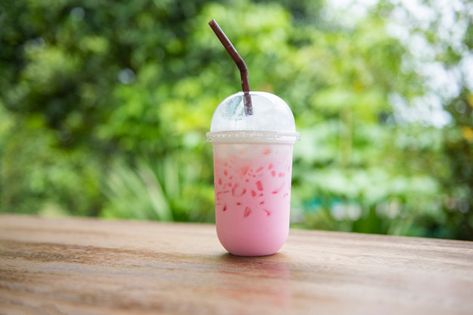 Pink strawberry milk pink ice drink in plastic cup juice for summer and straw on wooden table with nature Photo | Premium Download Pink Drink Starbucks, Strawberry Acai Refresher, Ice Drink, Pop Ice, Soda Cup, Strawberry Acai, Strawberry Drinks, Ice Milk, Top Photography