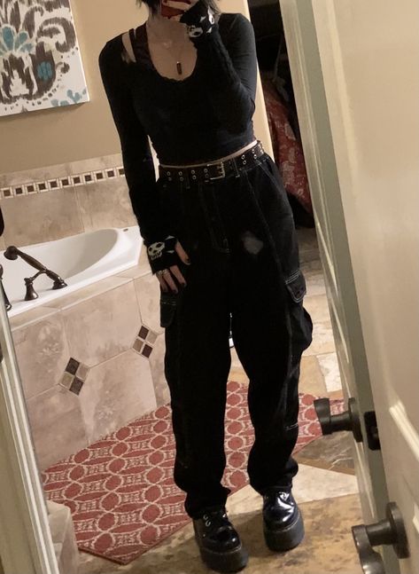 Black Jeans Goth Outfit, Goth Outfit With Jeans, Goth Outfits Jeans, Goth Jeans Outfit, Goth Outfits With Pants, Goth Outfits Pants, Metalhead Girl Outfits, Rocker Girl Outfits, Alt Goth Outfits