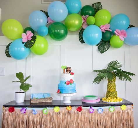 moana birthday party theme moana cake hawaiian party aloha party | eloise turns 4 Luau Party Food, Moana Birthday Party Theme, Moana Birthday Invitation, Moana Theme Birthday, Moana Cake, Moana Theme, Moana Themed Party, Aloha Party, Luau Birthday Party