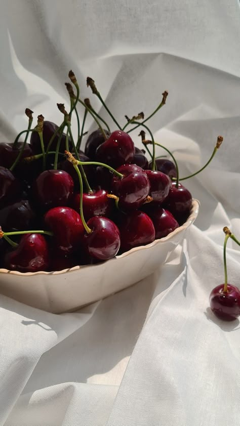 Cherry Asthetic Picture, Food For Sleep, Magnesium Rich Foods, Cherry Wine, Cherry Baby, Healthy Baby Food, Fruit Photography, Healthy Eating Habits, Foods To Eat