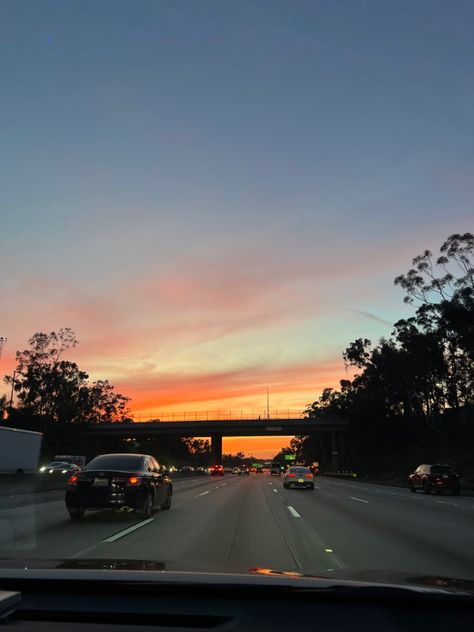 Sunset, sun, cloud, sky, ombre, cloudy, vibe, aesthetic, window, view, car, driving, drive, night drive, sunset drive, freeway, road, street, 405, los angeles, southern california, SoCal, nature, cali, softcore 405 Freeway Aesthetic, Freeway Aesthetic, Freeway Driving, Freeway Aesthetic Night, Aesthetic Window View, Sunset Drive Aesthetic, Sunset Car Drive Aesthetic, Aesthetic Window, Driving Aesthetic