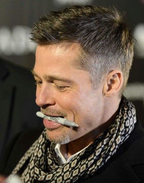 Brad Pitt Haircut, Brad Pitt Hair, Gentleman Haircut, Men Haircut Styles, Mens Haircuts Fade, Corte De Cabelo Masculino, Mens Haircuts Short, Vintage Short, Boys Haircuts