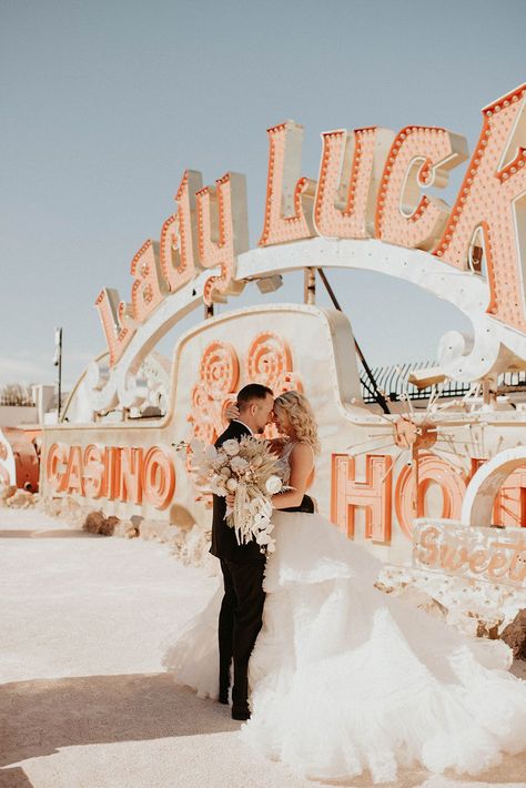 Lad Vegas, Vegas Neon Museum, Museum Elopement, Las Vegas Neon, Vegas Elopement Photography, Vegas Themed Wedding, Neon Museum Las Vegas, Dry Lake Bed, Las Vegas Wedding Photos