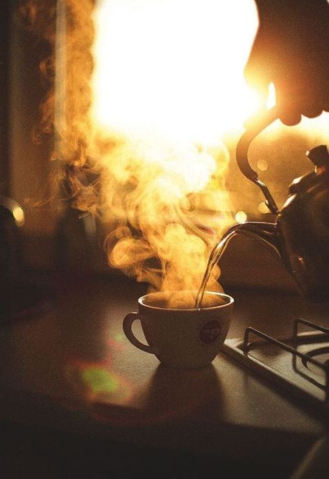 Sunrise Coffee, Coffee Photography, Cinematic Photography, 인물 사진, Morning Light, Slow Living, Coffee Time, Light And Shadow, Cappuccino