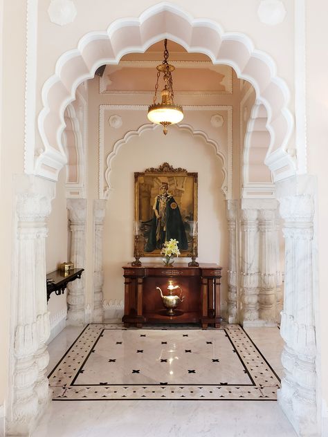 inside taj rambagh palace Rambagh Palace, Indian Palace, Indian Interior Design, White Marble Bathrooms, India Architecture, Palace Interior, Indian Interiors, Indian Home Interior, House Arch Design